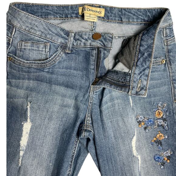 Democracy Girlfriend Fit Floral‎ Embroidered Distressed Jeans Size 6 - Picture 4 of 10